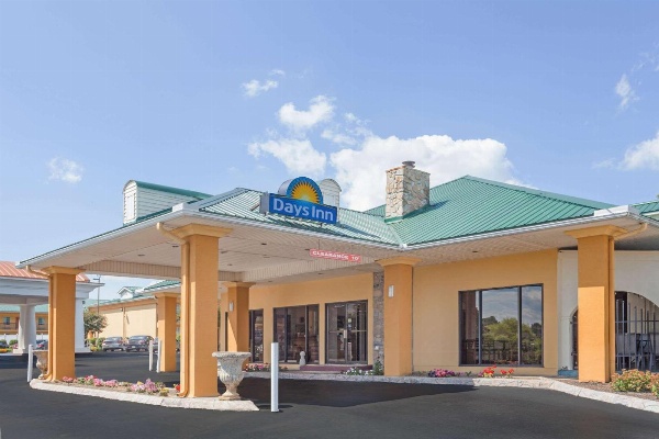 Days Inn by Wyndham Lenoir City image 1