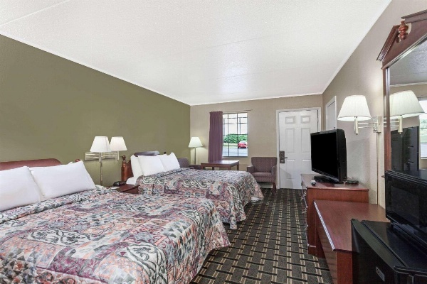 Days Inn by Wyndham Lenoir City image 5